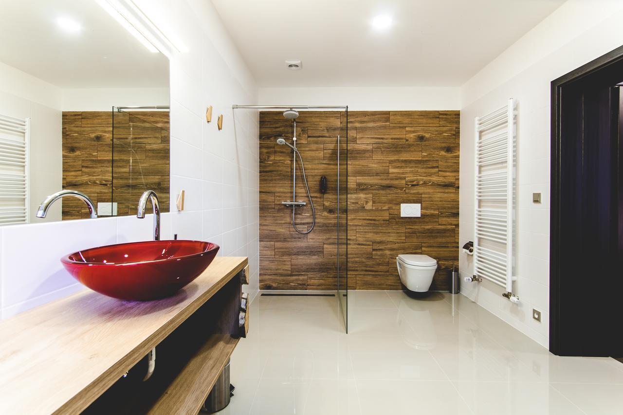 Silesia Residence Ostrava Exterior photo Bathroom with shower